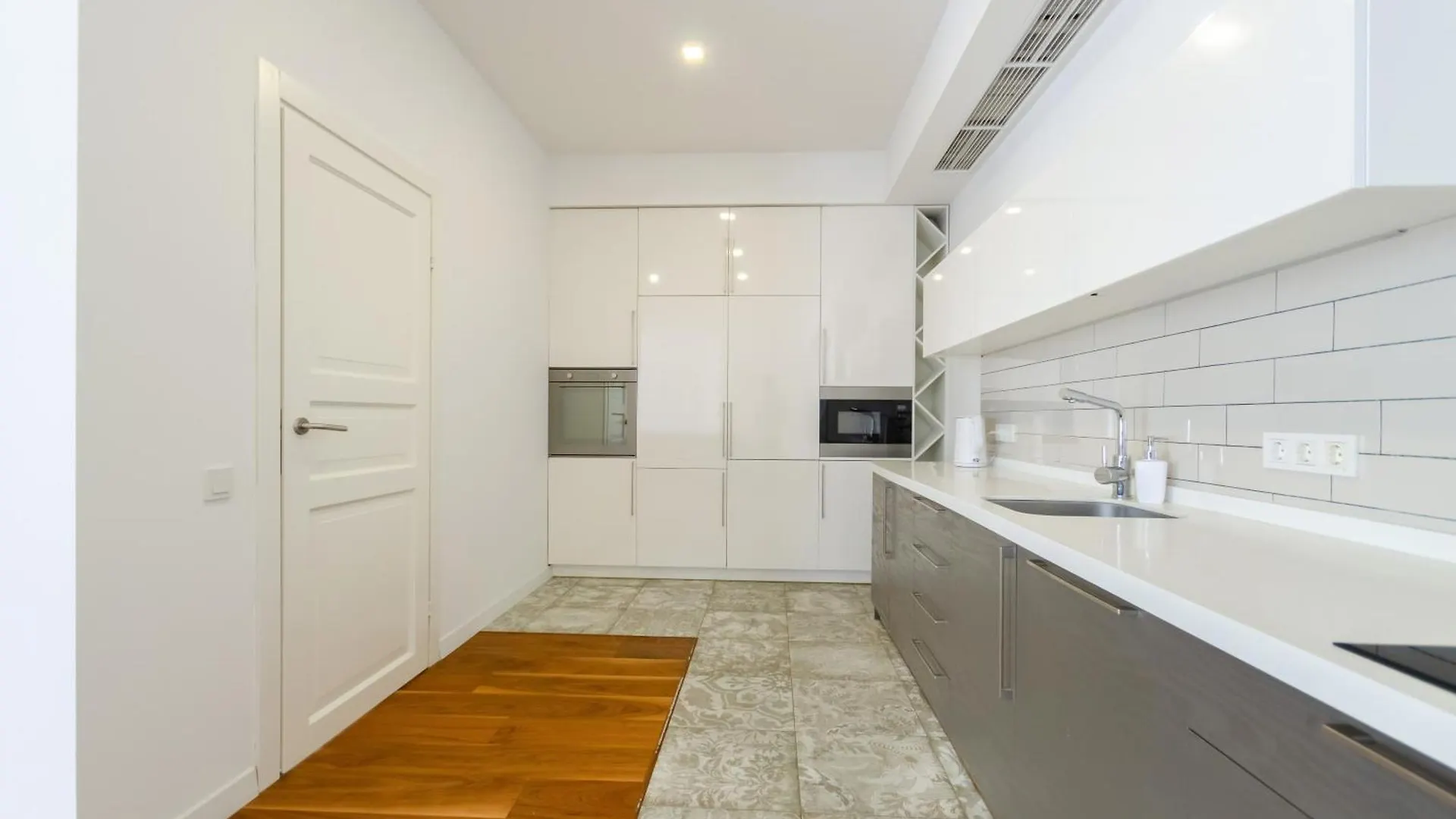Petrovdom Apartments 13-1327 In Rc Diplomat Hall, Zhylianska 59 Kiev