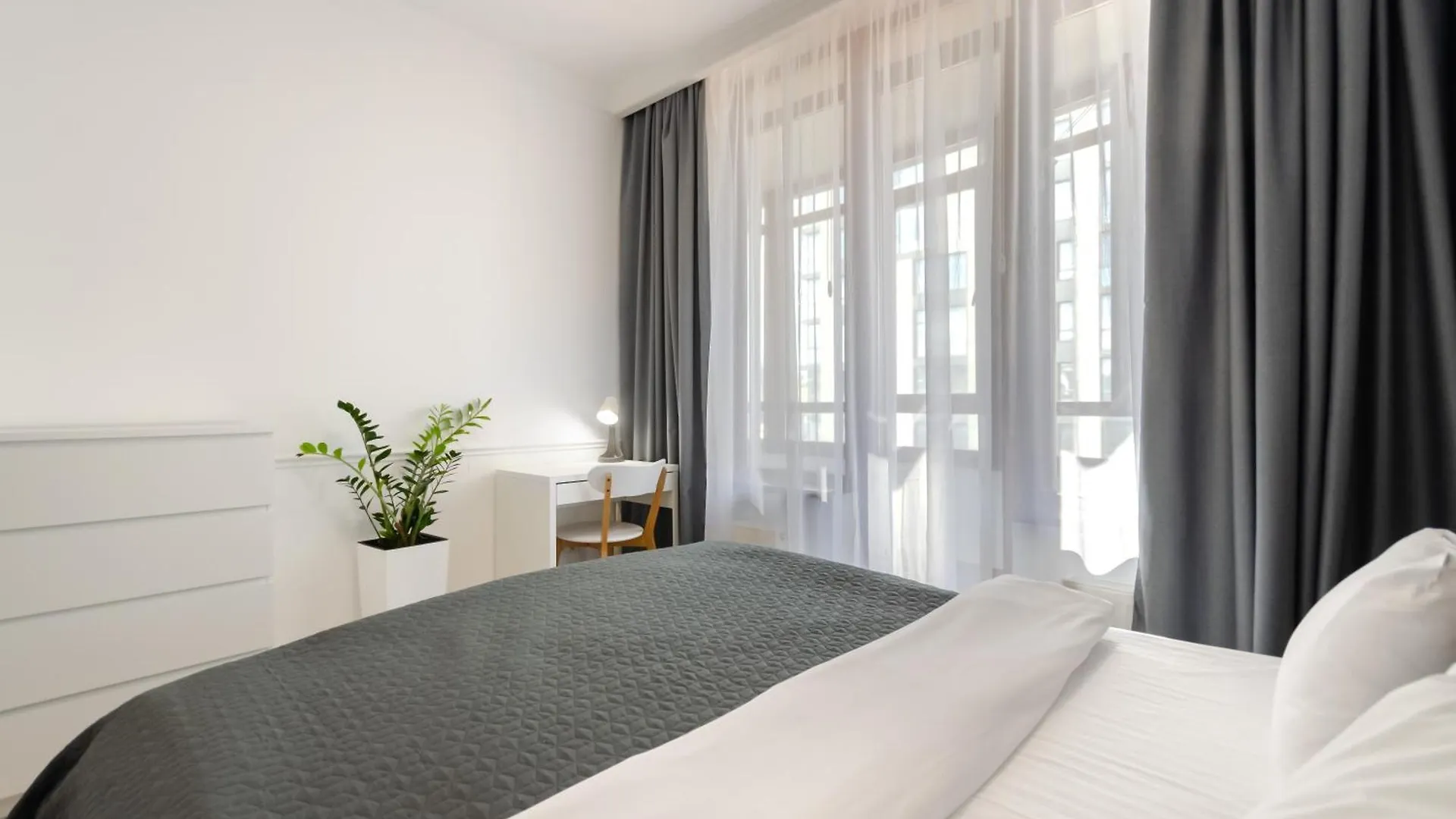 Petrovdom Apartments 13-1327 In Rc Diplomat Hall, Zhylianska 59 Kiev